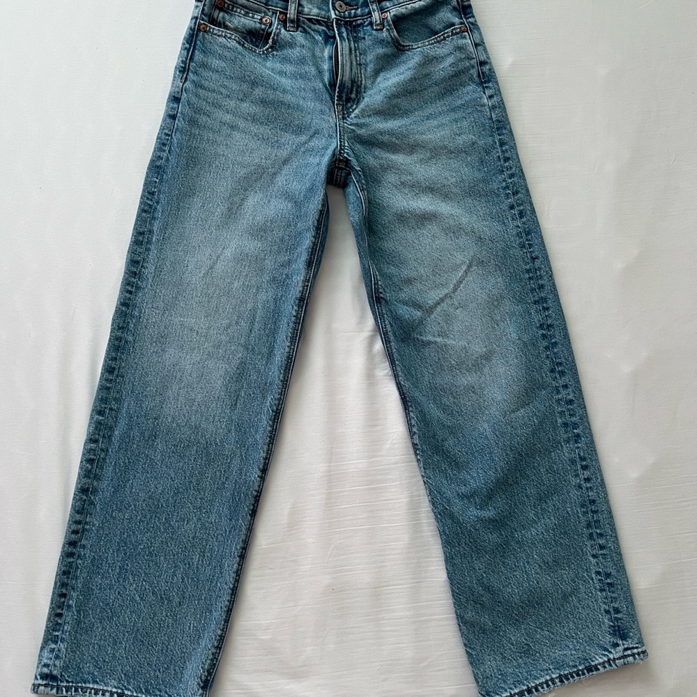 American Eagle Outfitters Light Blue Relaxed Jeans